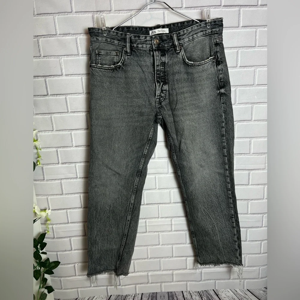 Zara denimwear Men’s gray wash Jeans/size 34
